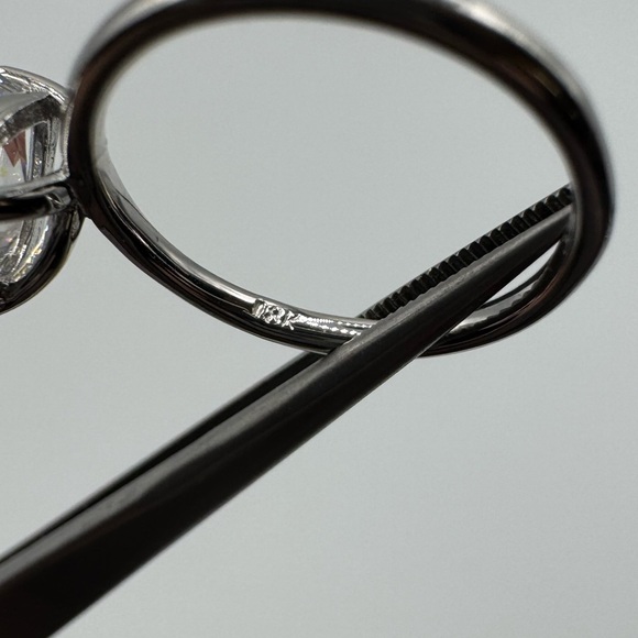 18k 1.75ct Pear Cut Ring - Picture 13 of 15